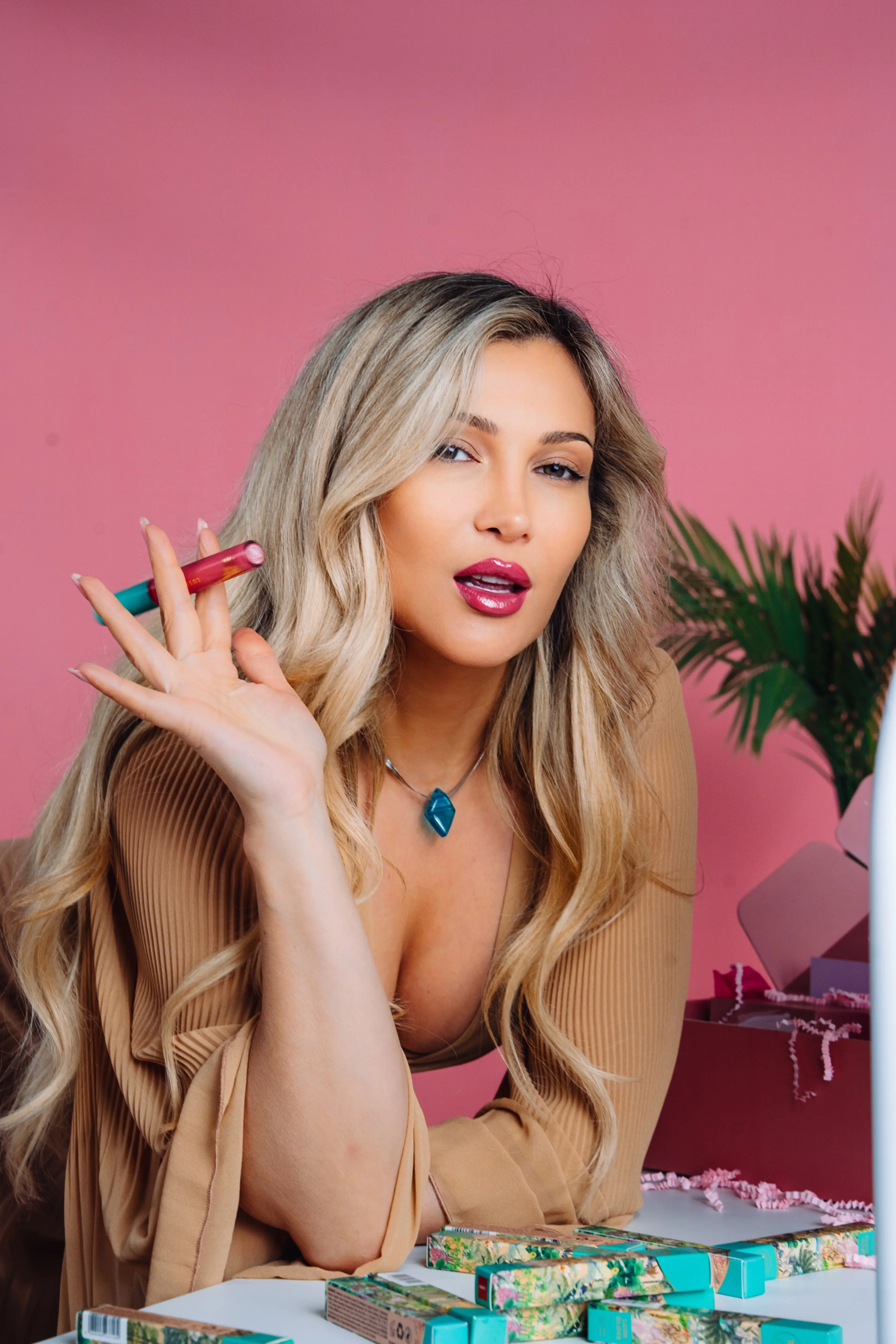 GIRLS OWN COSMETICS — fotografie din proiect 3
